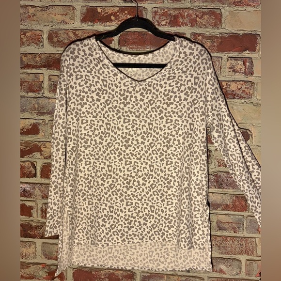 American Eagle Outfitters Tops - American Eagle Leopard Print Soft Knit Long Sleeve Top XS Neutral lightweight